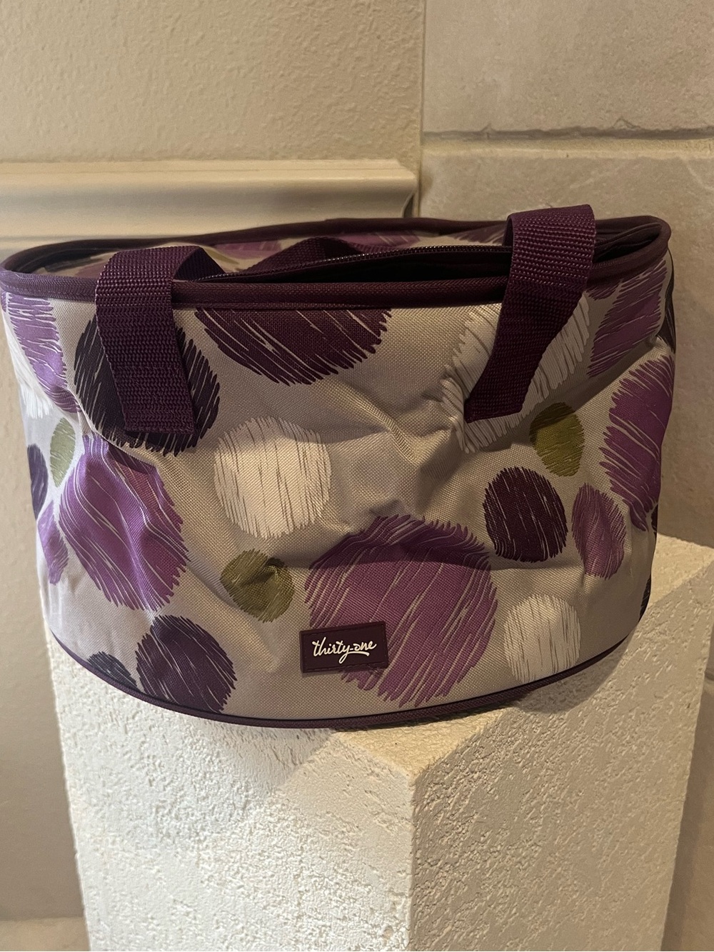 Thirty one large insulated round carry tote for hot or cold items purple dot